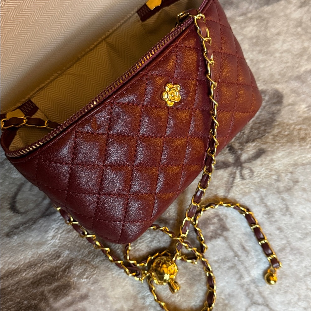 Elegant Burgundy Quilted Handbag - Picture 2 of 5